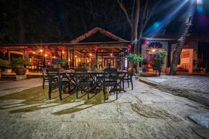 ven ven hotel ho coc