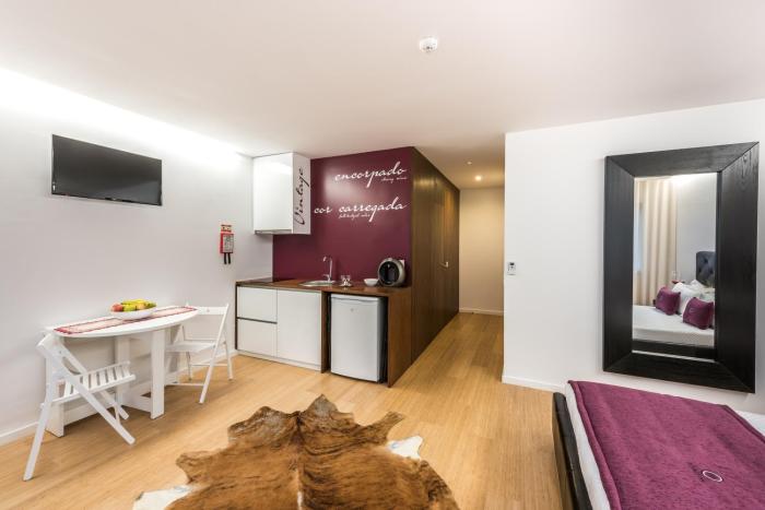 lounge inn