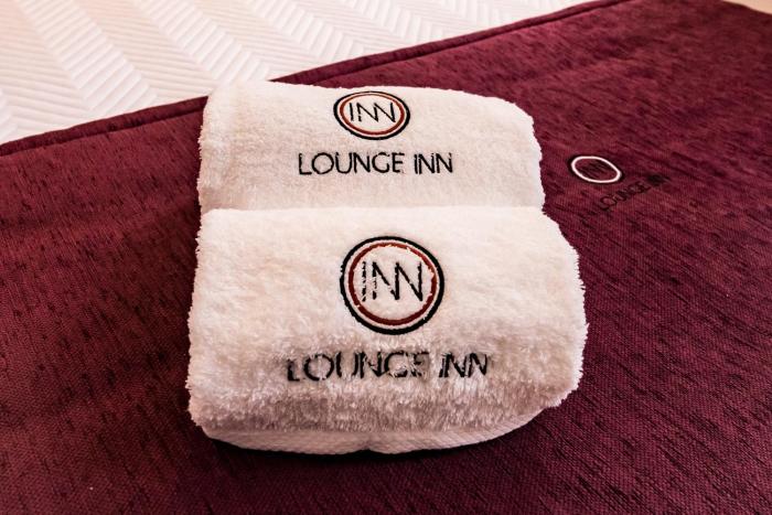lounge inn