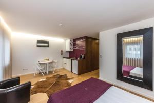 lounge inn