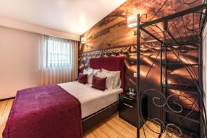 lounge inn
