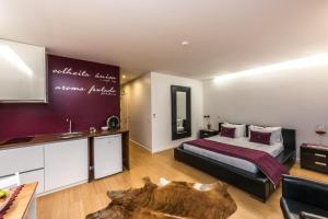 lounge inn