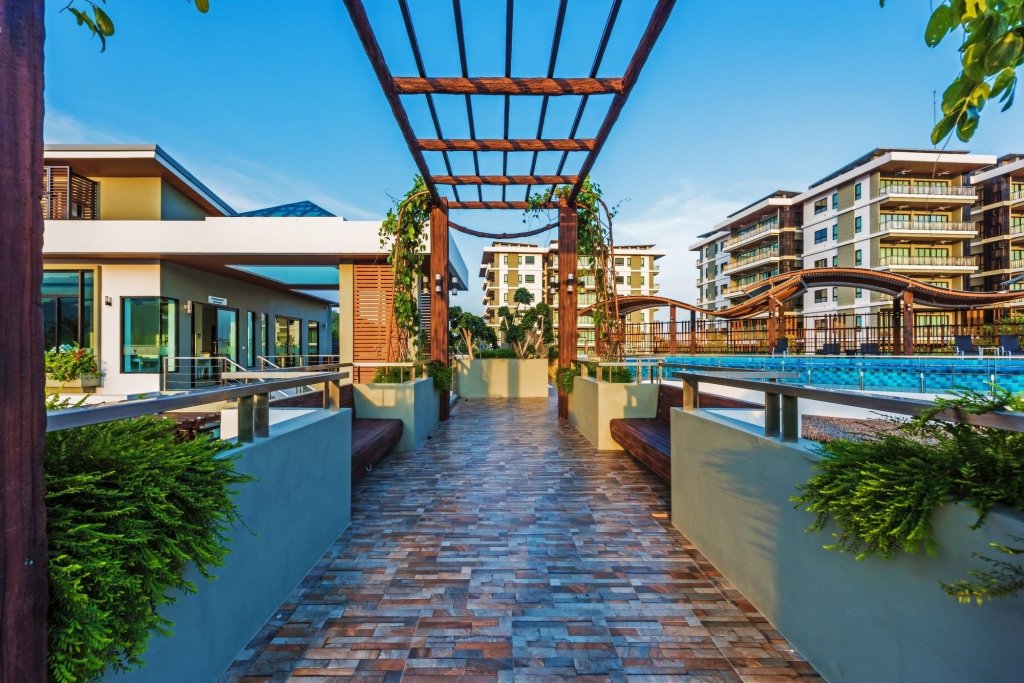 chalong miracle lakeview resort and spa