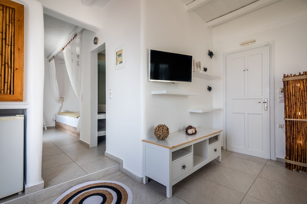 niki savvas studio and suites