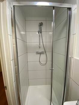 contractors guest house