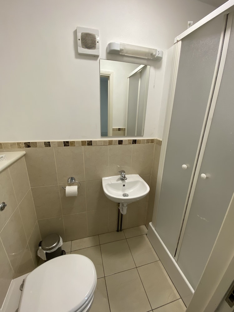 contractors guest house