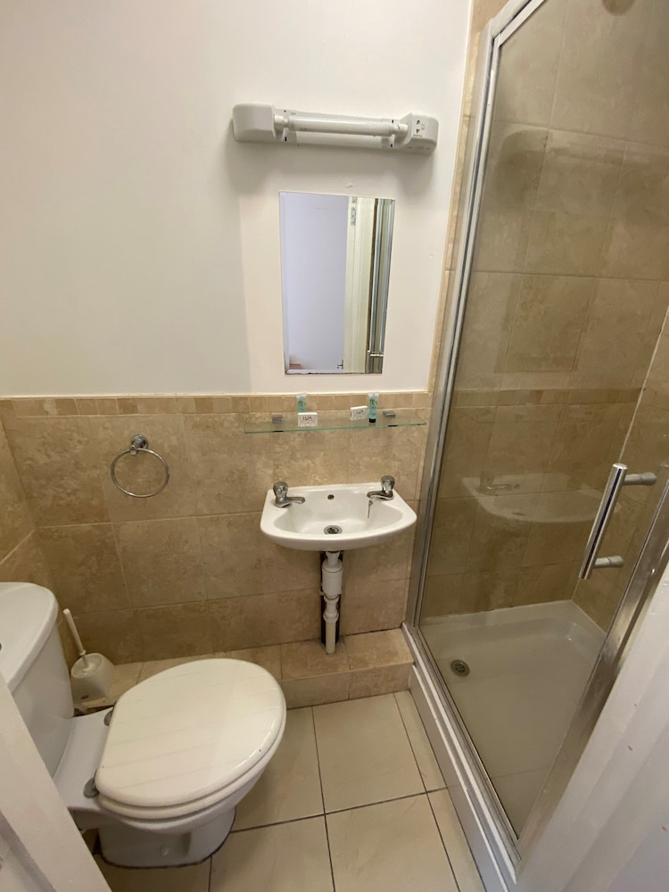 contractors guest house