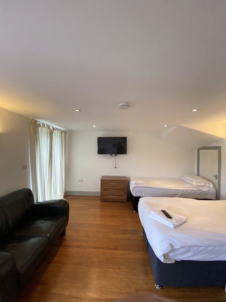 contractors guest house