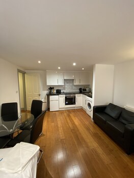 contractors guest house