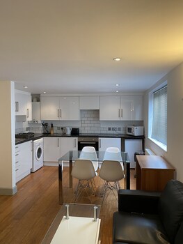 contractors guest house