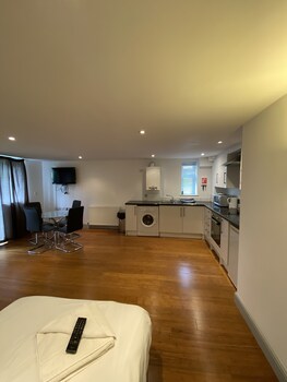 contractors guest house