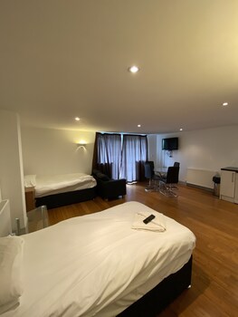 contractors guest house