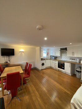 contractors guest house