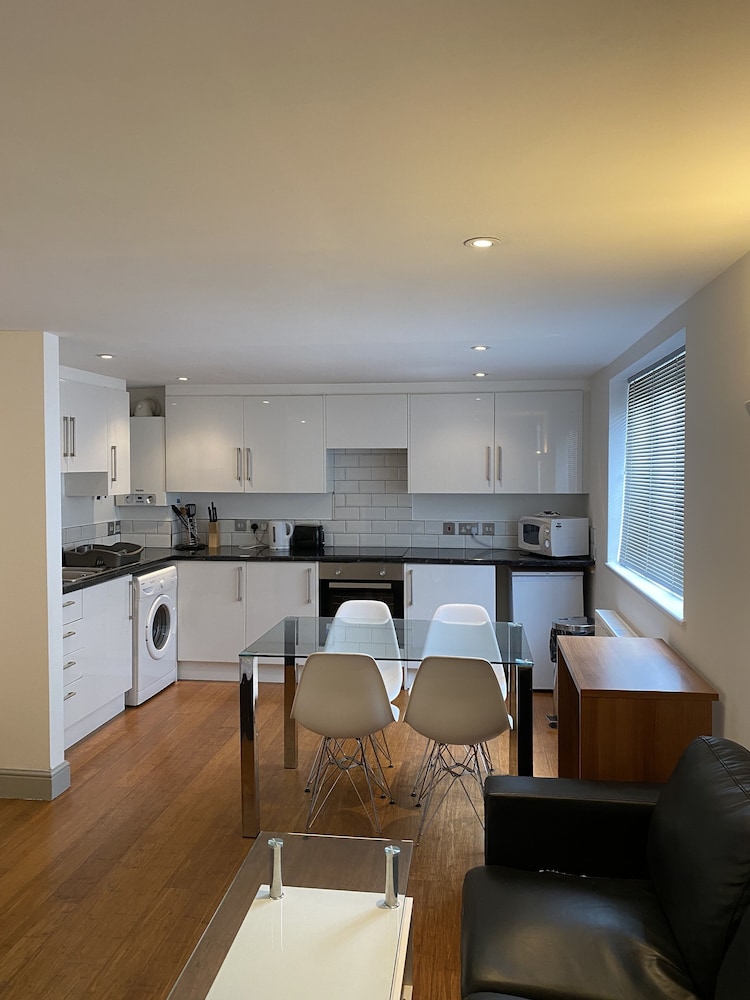 contractors guest house