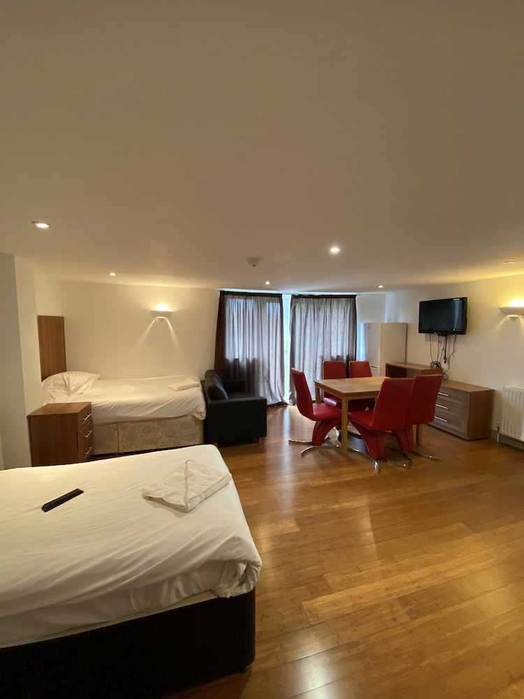 contractors guest house