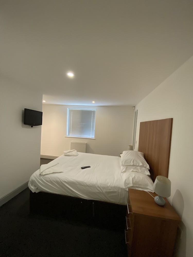 contractors guest house