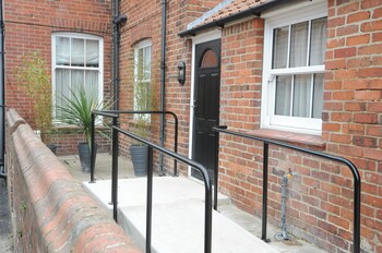 Hotel Victoria,North Yorkshire>>Fylingdales,3 star