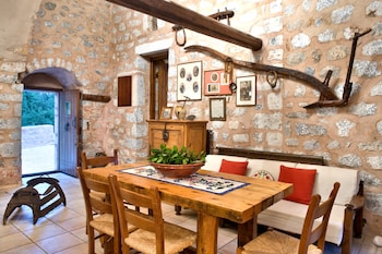 arapakis historic castle