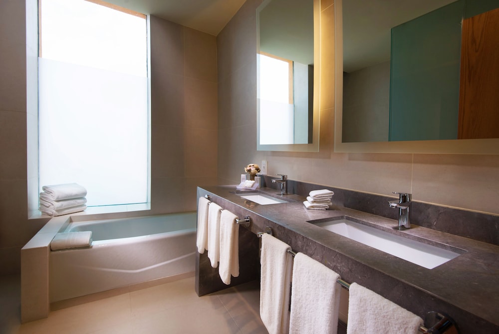 hilton garden inn monterrey airport