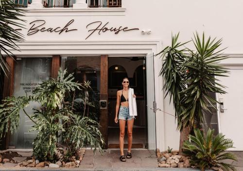 stoke beach house hostel