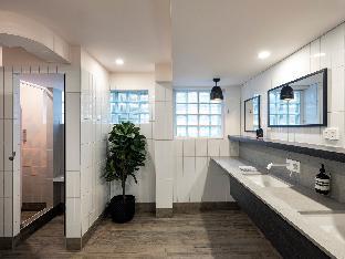 stoke beach house hostel