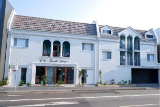 stoke beach house hostel