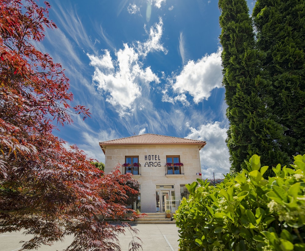 hotel arce baiona