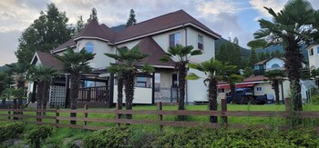 Pension Manoa,By The Ocean,3 star