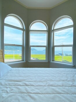 Pension Manoa,By The Ocean,3 star