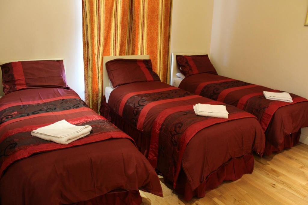 Dharma Lodge,In Enfield (Turkey Street),3 star