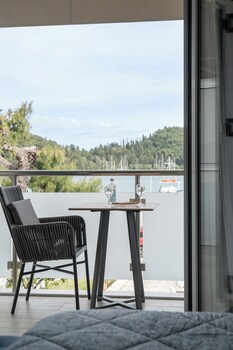 captains seafront apartments