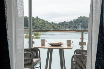 captains seafront apartments