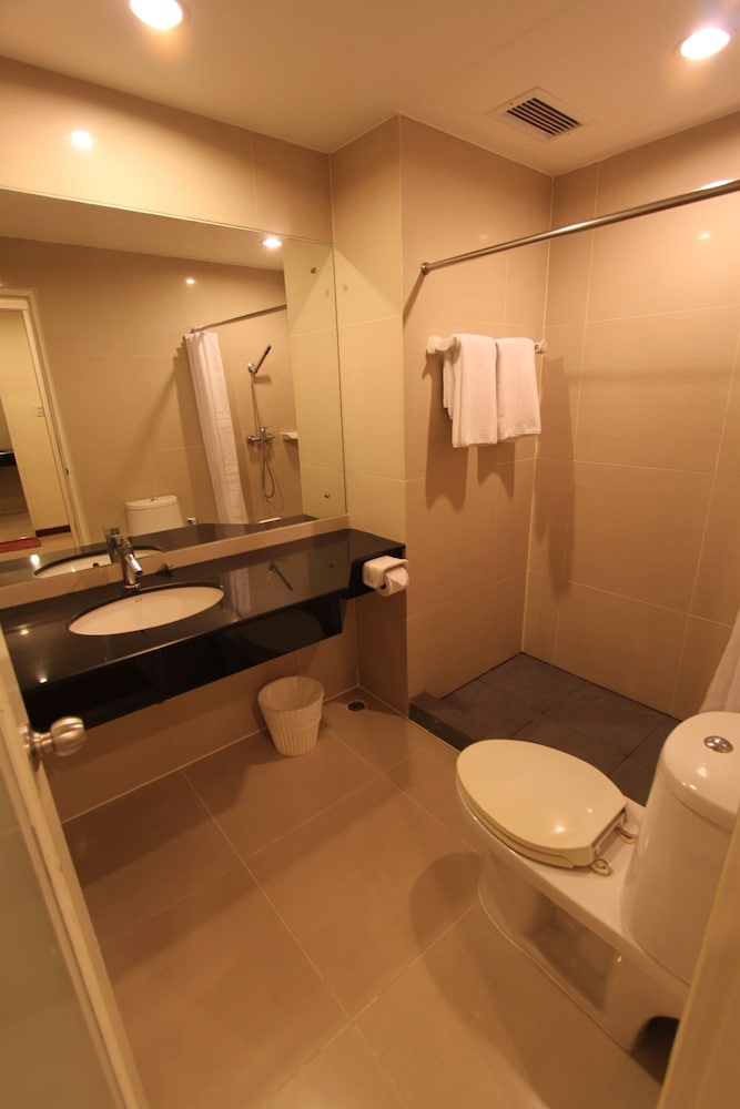 the royal bee apart hotel