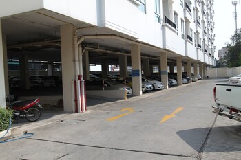 the royal bee apart hotel