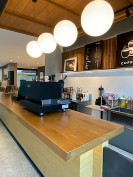 the royal bee apart hotel