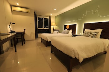 the royal bee apart hotel