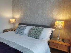 Adams Guest House,Oxford>>Kidlington,4 star