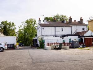 old oak tree inn
