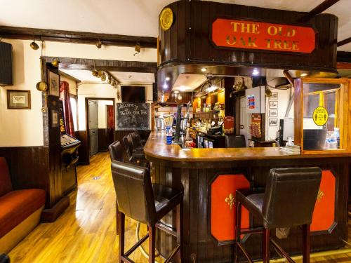old oak tree inn