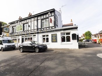 old oak tree inn