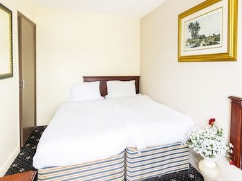 old oak tree inn
