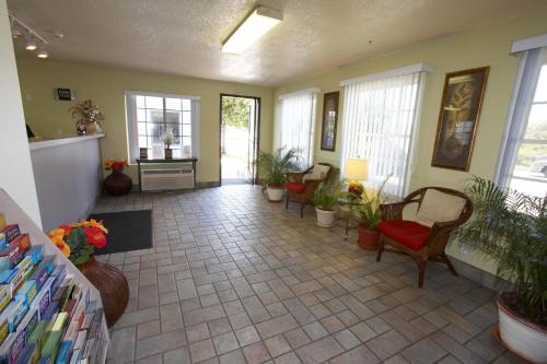 e z 8 motel old town