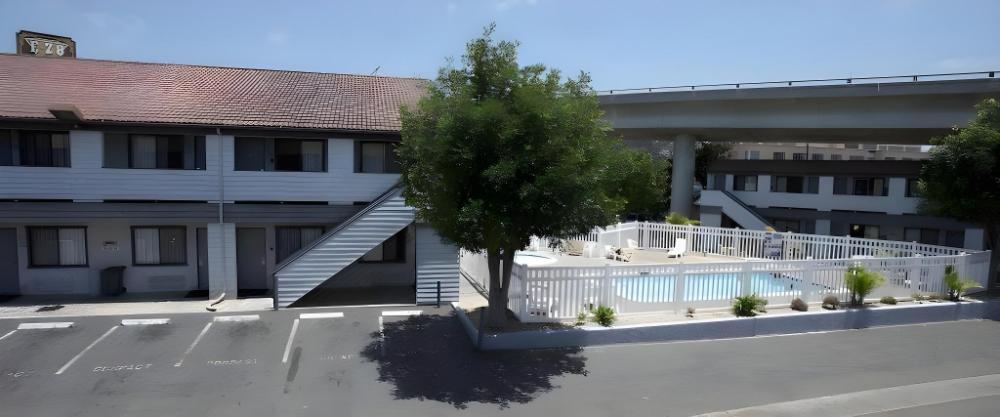 e z 8 motel old town