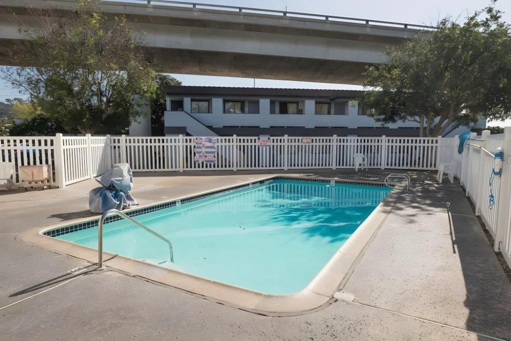 e z 8 motel old town