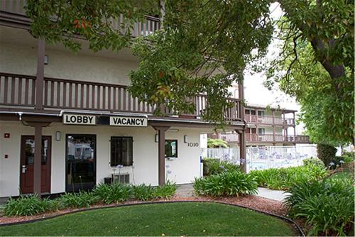 e z 8 motel old town