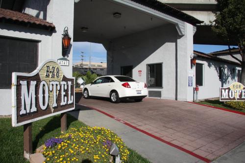 e z 8 motel old town