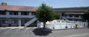 e z 8 motel old town