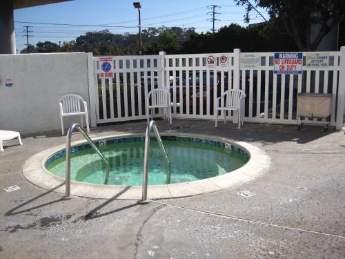 e z 8 motel old town