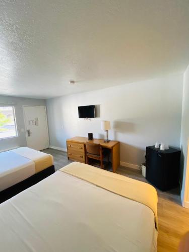e z 8 motel old town
