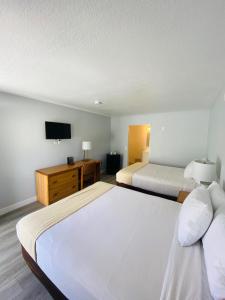 e z 8 motel old town